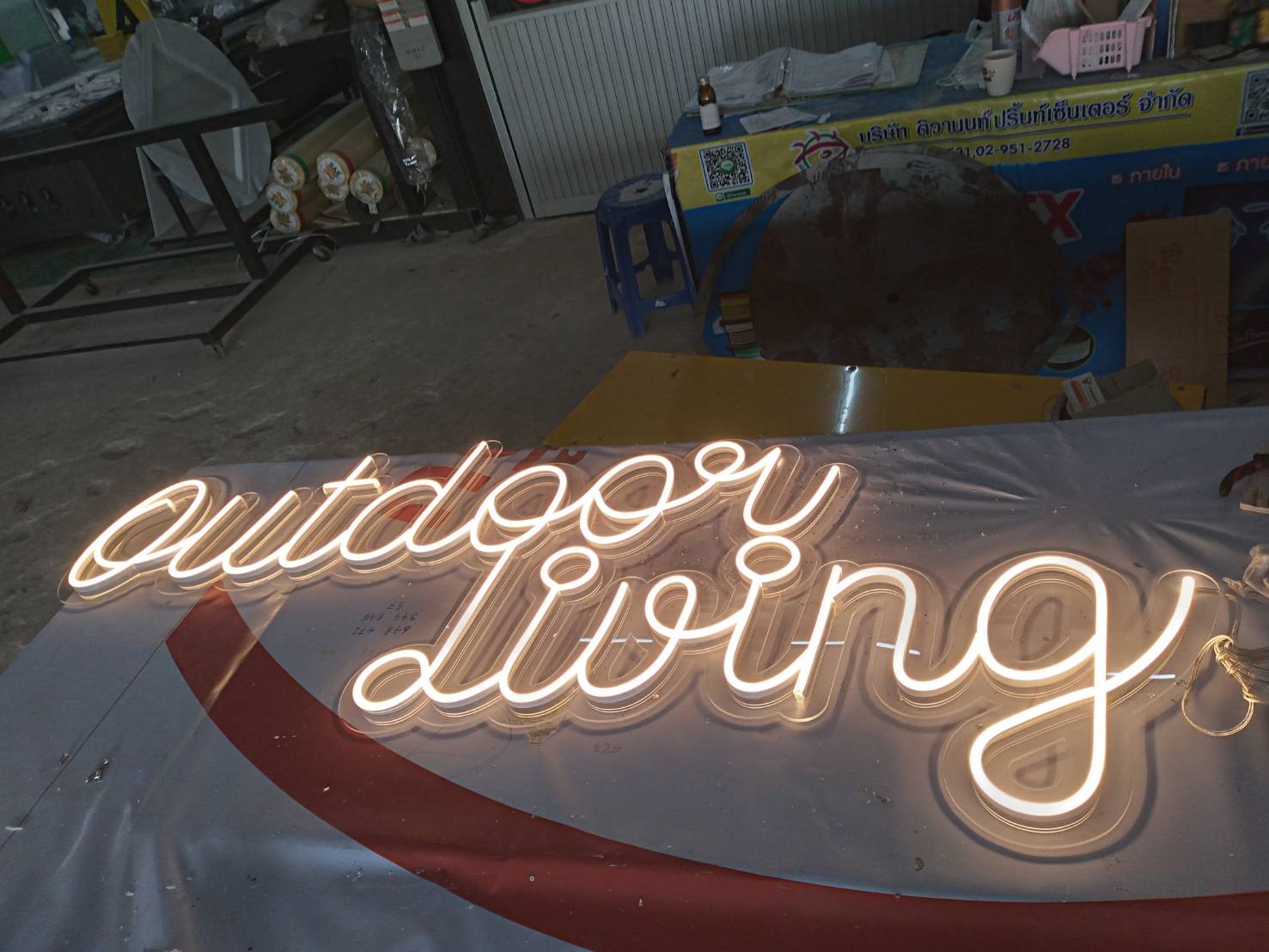 ป้ายไฟนีออนเฟล็คซ์แอลอีดี งานOUTDOOR LIVING