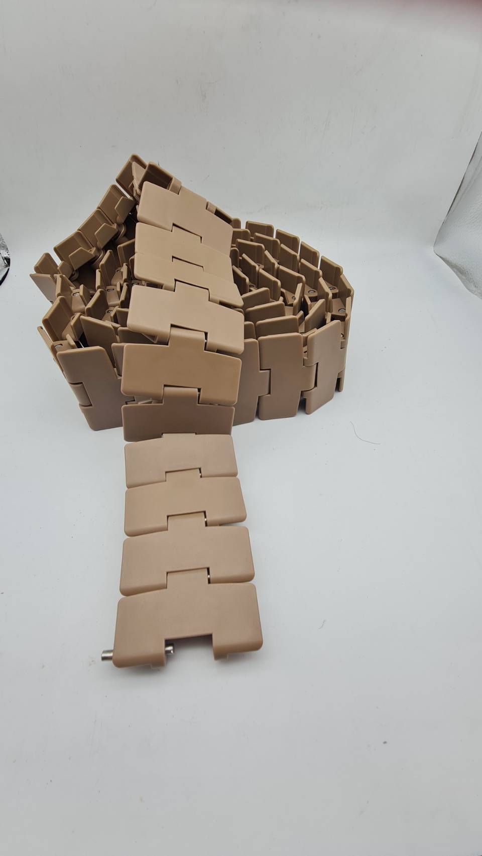 สายพานลำเลียงแบบทางโค้งTop chain 880 K325 สำหรับโรงงานน้ำดื่มและระบบขนถ่ายวัสดุยาว 3เมตรต่อกล่อง