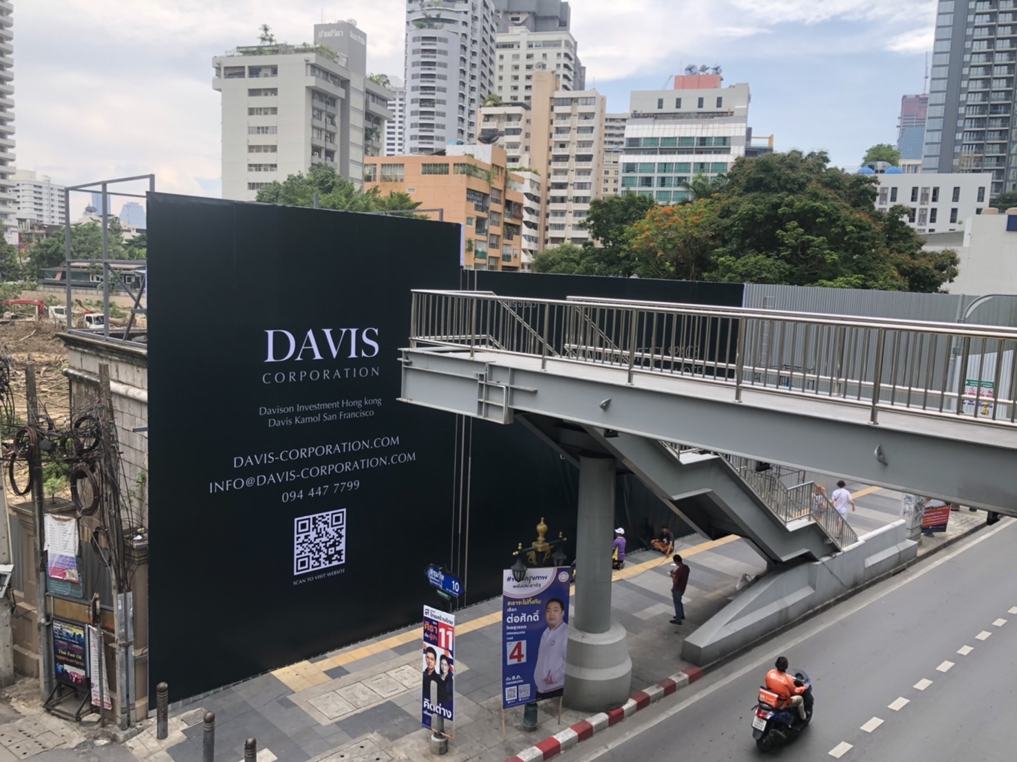 ป้ายไวนิลปิดก่อสร้าง โครงการDAVIS CORPORATION