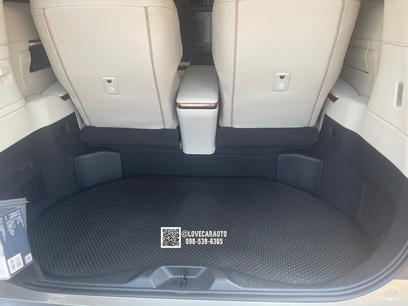 พรมกระดุม Lexus LM350H 2024 กระดุมเล็กดำ