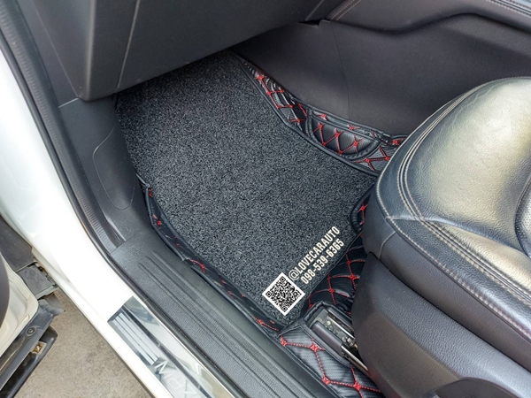พรมปูพื้นรถยนต์ 8D mazda cx5 2018 สีดำด้ายแดงเย็บติดไวนิลดำ