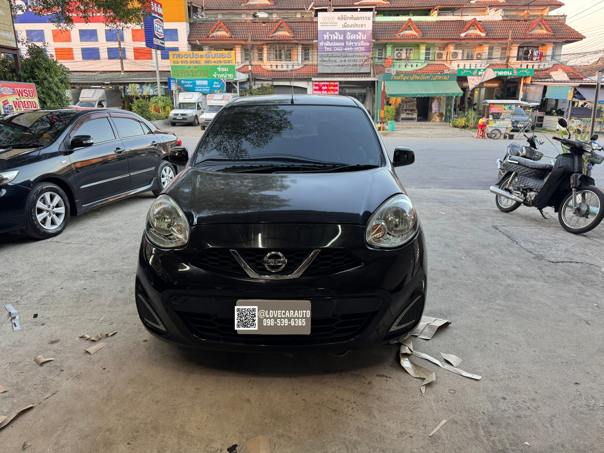 พรมปูพื้นรถยนต์ 6D nissan march สีดำด้ายแดง