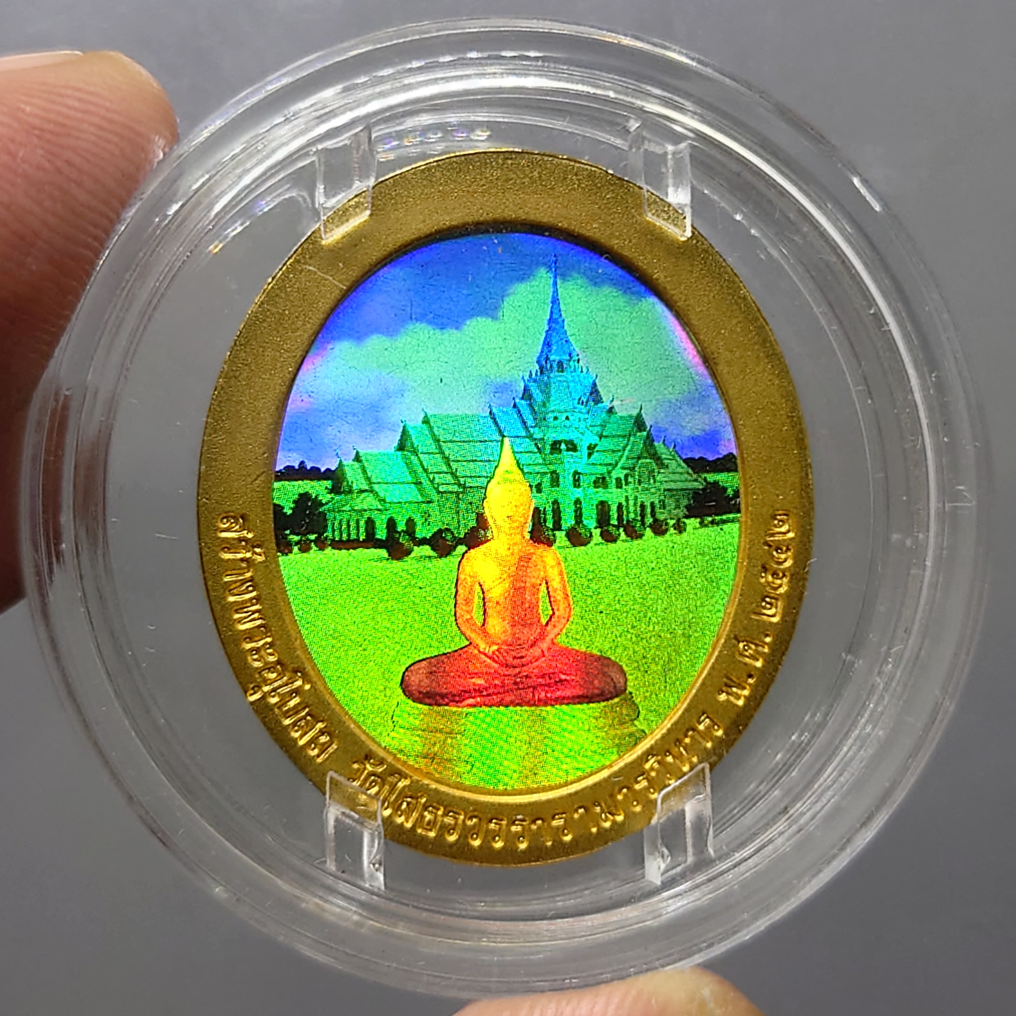พระพุทธโสธร เนื้อเงินพ่นทราย 3 K พิมพ์ใหญ่ หลังภาพโฮโรแกรม รุ่นสร้างพระอุโบสถหลังใหม่ วัดโสธรวรารามวรมหาวิหาร พ.ศ.2542 พร้อมกล่องเดิม