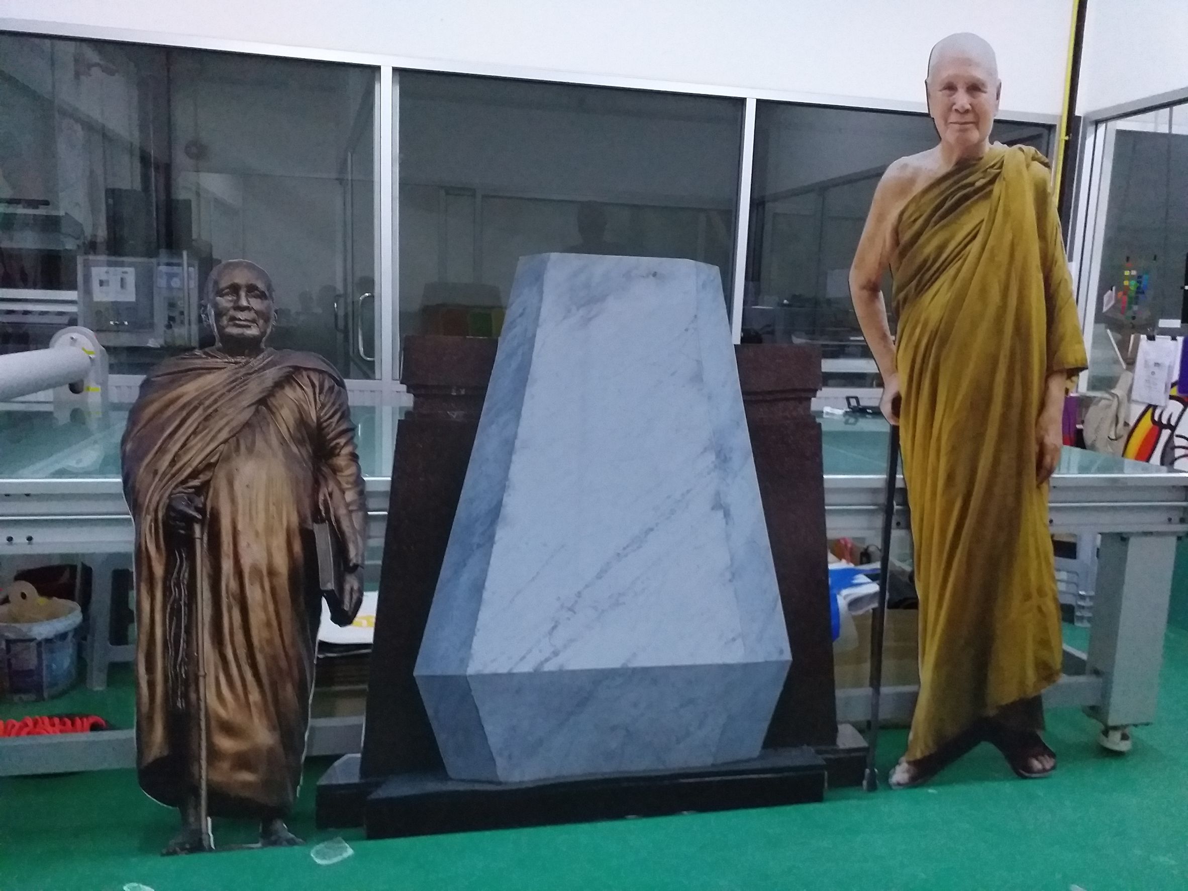 งานป้ายสแตนดี้พีพีบอร์ดรูปคนขนาดเท่าจริงพร้อมไดคัท งานวัดชลประทาน