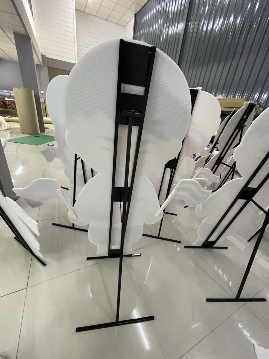 ป้ายสแตนดี้ขาเหล็ก พีพีบอร์ดตัวใหญ่ ตัวการ์ตูน แสดงความเป็นไทย