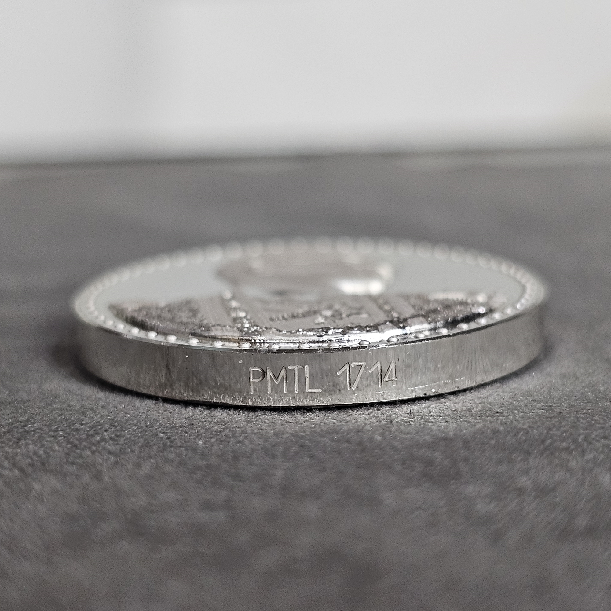 เหรียญที่ระลึก เนื้อเงินขัดเงา พระบาทสมเด็จพระเจ้าอยู่หัว รัชกาลที่ 9 ครบรอบ 75 พรรษา ภปร จัดสร้างโดย รพ.ศิริราช ปี2545