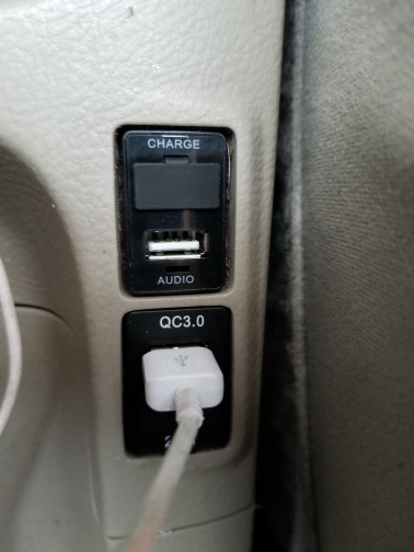 ช่อง USB Charger&Audio สำหรับ Toyota Vios / Yaris / Altis / REVO / New Fortuner / Camry