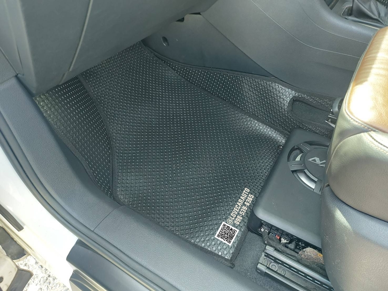 พรมปูพื้นรถยนต์ Volkswagen Sharan กระดุมเล็กสีดำ