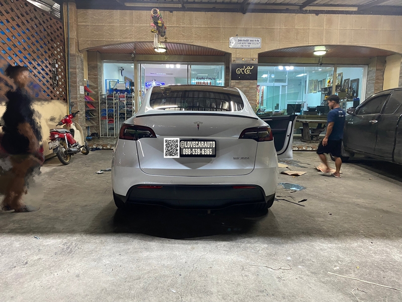 พรมปูพื้นรถยนต์ 7D Tesla model Y 2022 เคฟล่าสีดำด้ายทอง +ไวนิลเทา