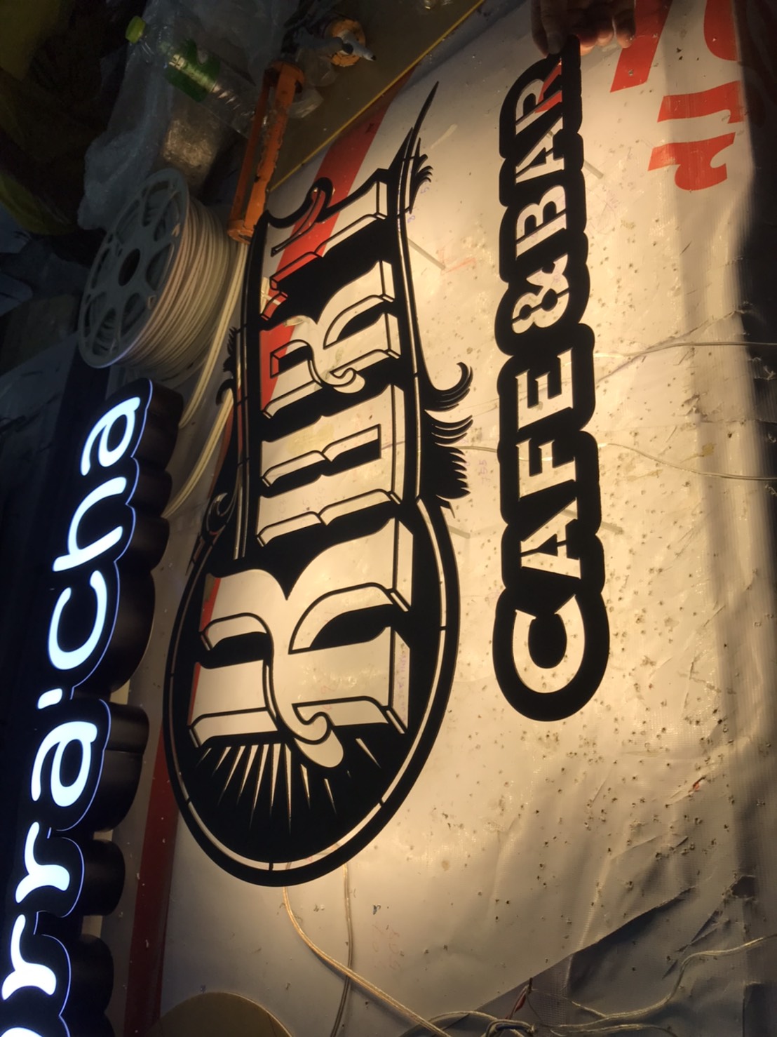 งานป้ายวินเทจ งานเลเซอร์เหล็กไฟออกหลังพร้อมขาลอย