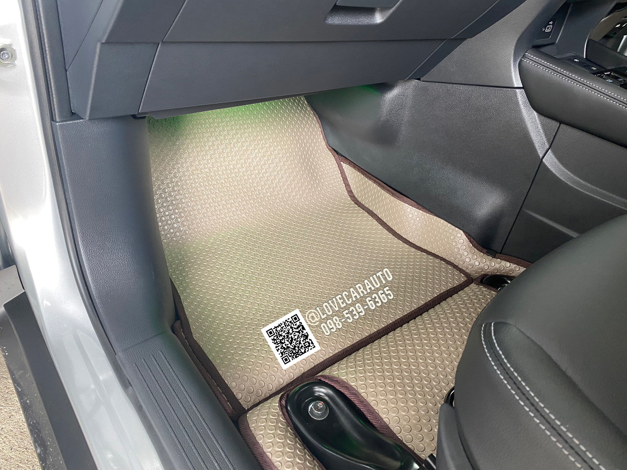 ผ้ายางPVC Nissan Kicks Epower 2022 กระดุมเล็กสีน้ำตาล