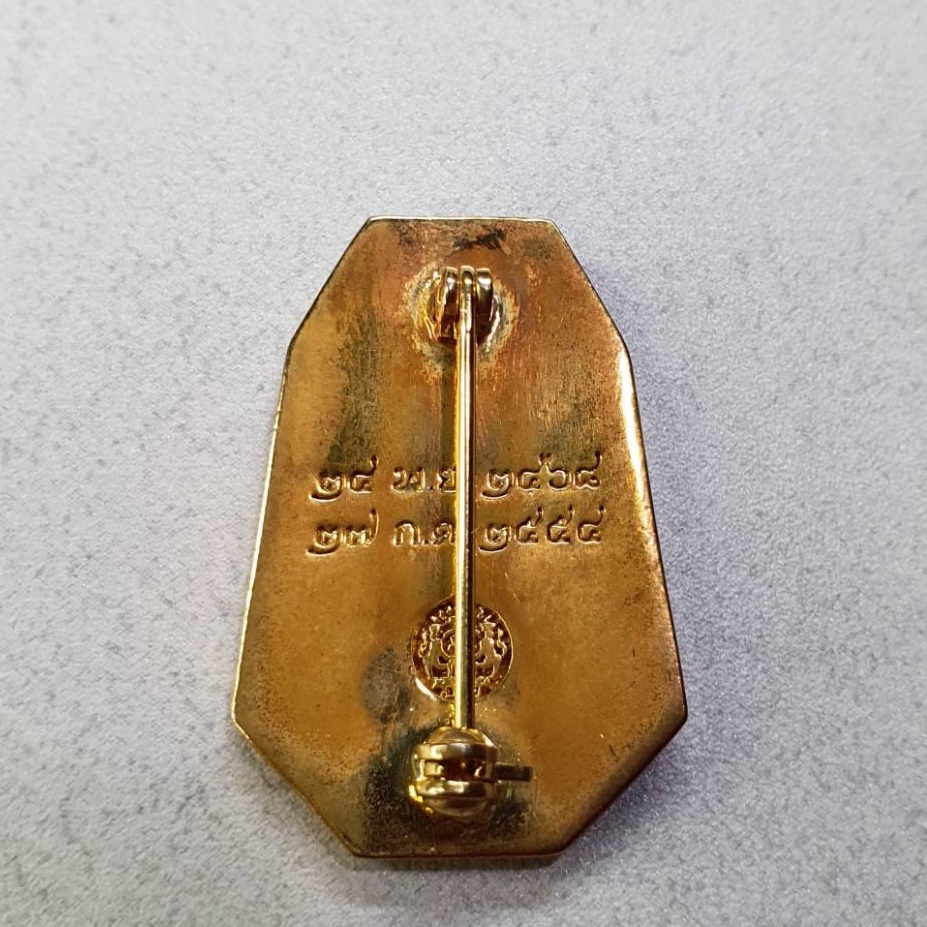 เข็มกลัด เข็มที่ระลึก พระราชพิธีพระราชทานเพลิงพระศพ เจ้าฟ้าเพชรรัตนฯ ปี2555 พร้อมกล่อง