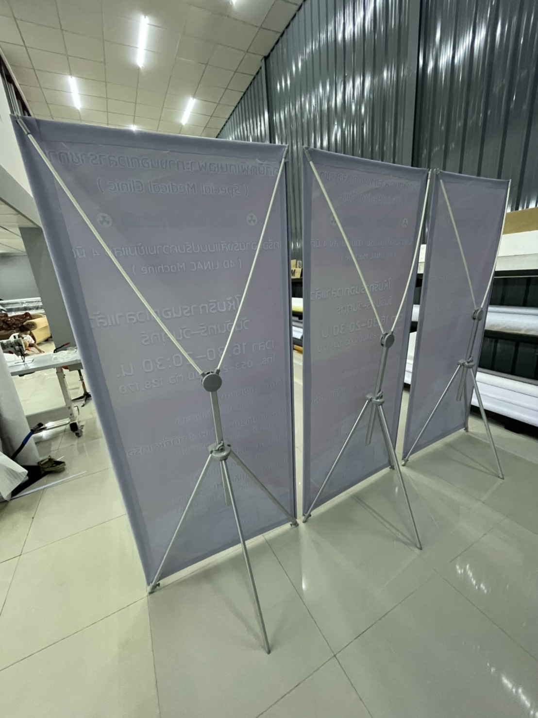 ป้ายไวนิล x-stand โครงอลูมิเนียมอย่างดี