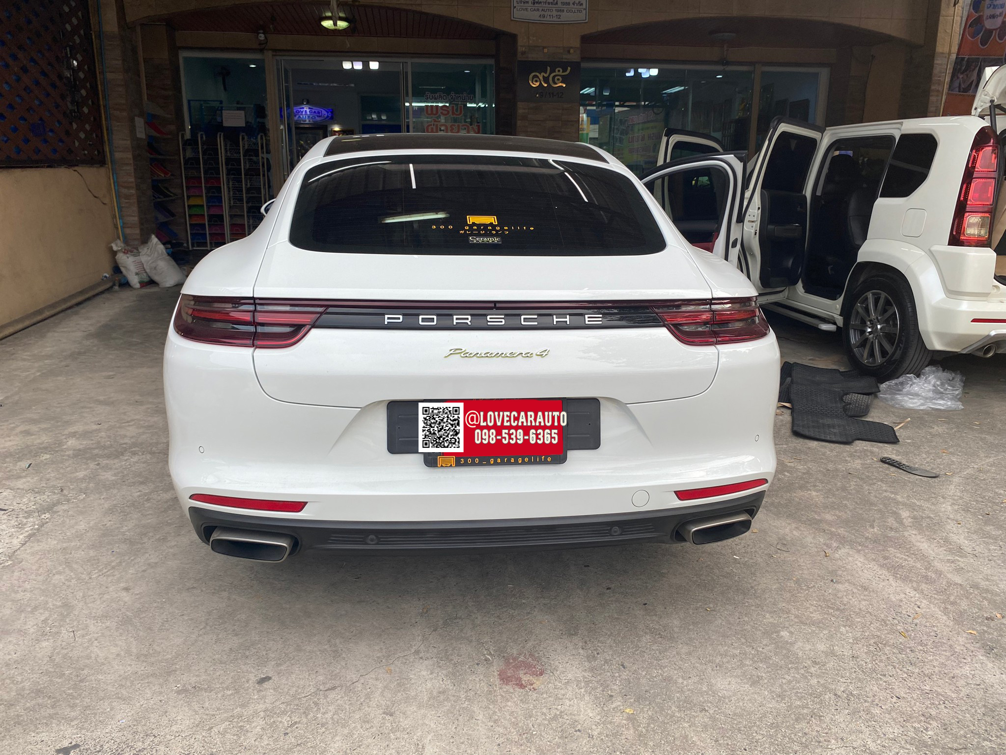 พรม6D Porsche Panamera 4 EHybird 2023 ลายเคฟล่าสีดำด้ายแดง