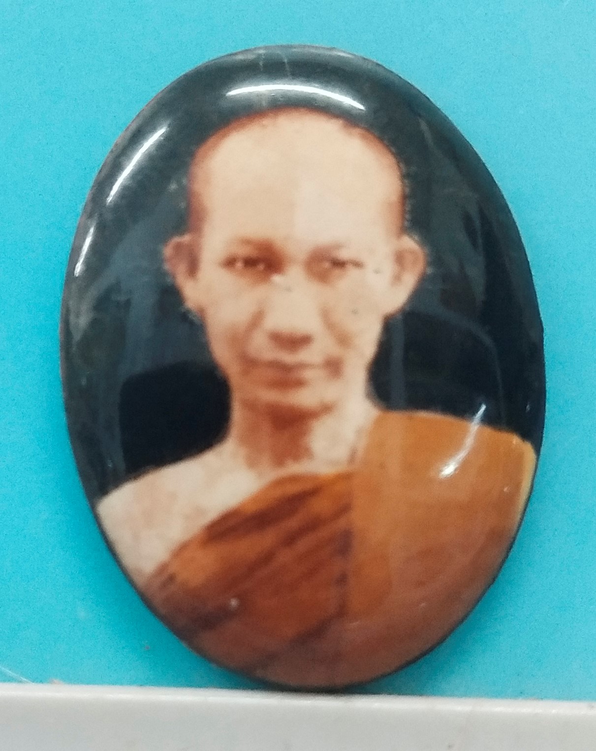 ล็อกเก็ต หลวงพ่อเกษม เขมโก สำนักสุสานไตรลักษณ์ จังหวัดลำปาง ฉากหลังสีดำ
