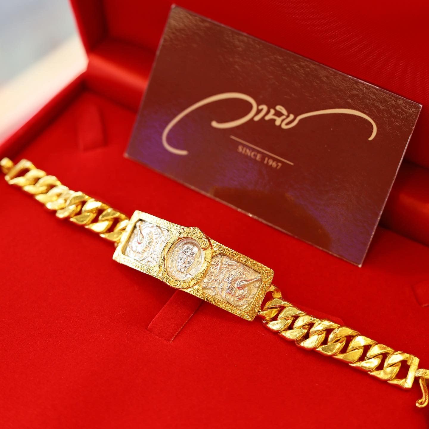 รับเปลี่ยนสายเลสหลวงพ่อรวย เป็นสายทองคำ ร้านอยู่ในตัวเมืองอยุธยา (ห้างทองทองดี)