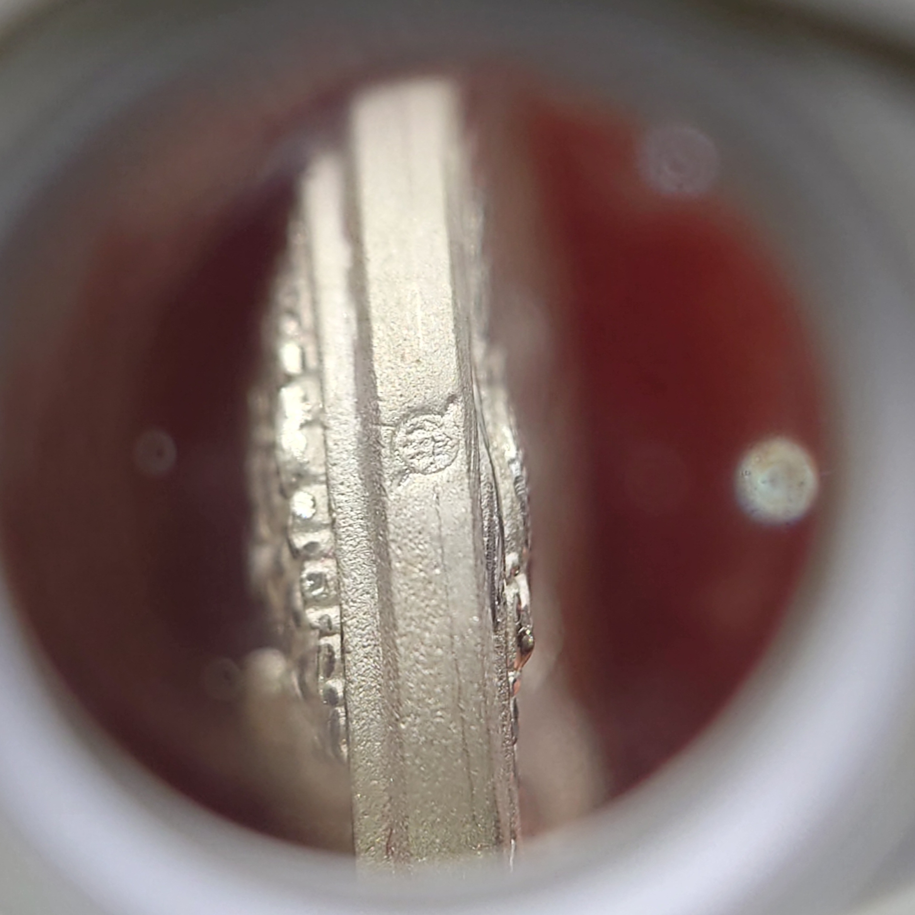 พระพุทธชินราช กรมตำรวจรุ่นแรก รุ่น “ประวัติศาสตร์” เหรียญรูปไข่ฉลุลายไทย พิมพ์เล็ก เนื้อเงินขัดเงา ปี2562 พร่อมกล่องเดิม