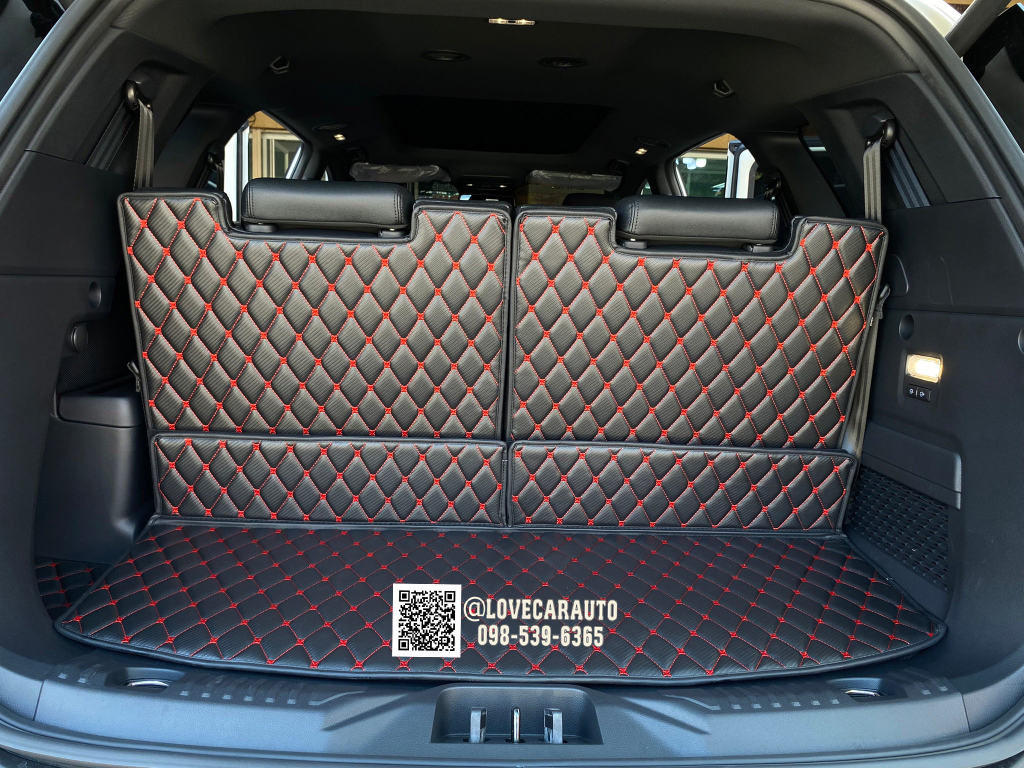 พรมปูพื้นรถยนต์ 7D Ford Everest 2022 ลายเคฟล่าสีดำด้ายแดง +ไวนิลสีดำ