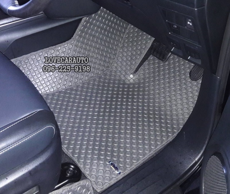 ผ้ายาง ปูพื้น Toyota Fotuner 2020 กระดุมสีเทา
