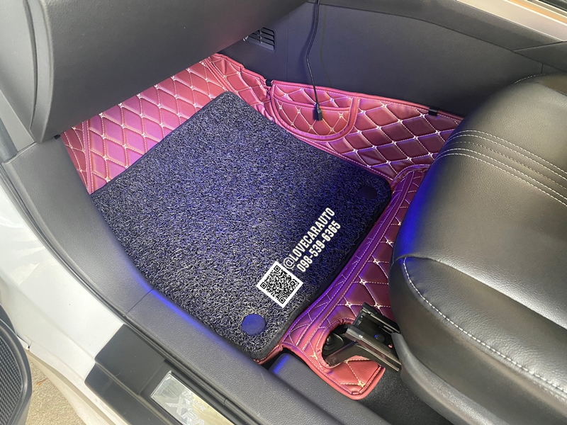 พรมปูพื้นรถยนต์ 7D Mitsubishi Xpander สีแดงเลือดหมู +ไวนิลดำ