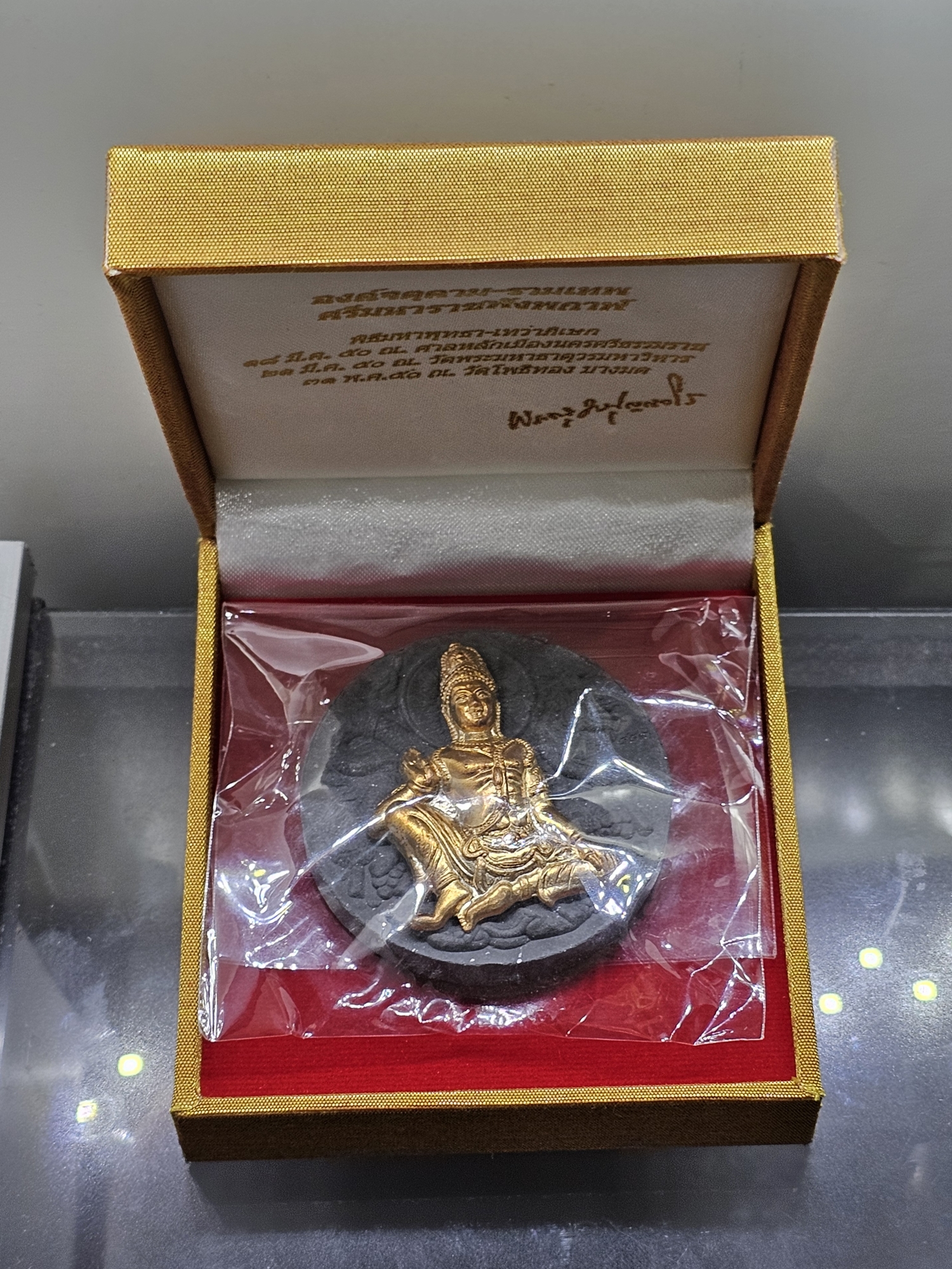 พระเทวราชโพธิสัตว์ จตุคาม รามเทพ หลังองค์พญาครุฑ เนื้อมหาว่านดำ หน้ากากนวะโลหะ ขนาด 5 ซม. รุ่น ทรัพย์หมื่นล้าน อ.วราห์ วัดโพธิ์ทอง บางมด ปี2550