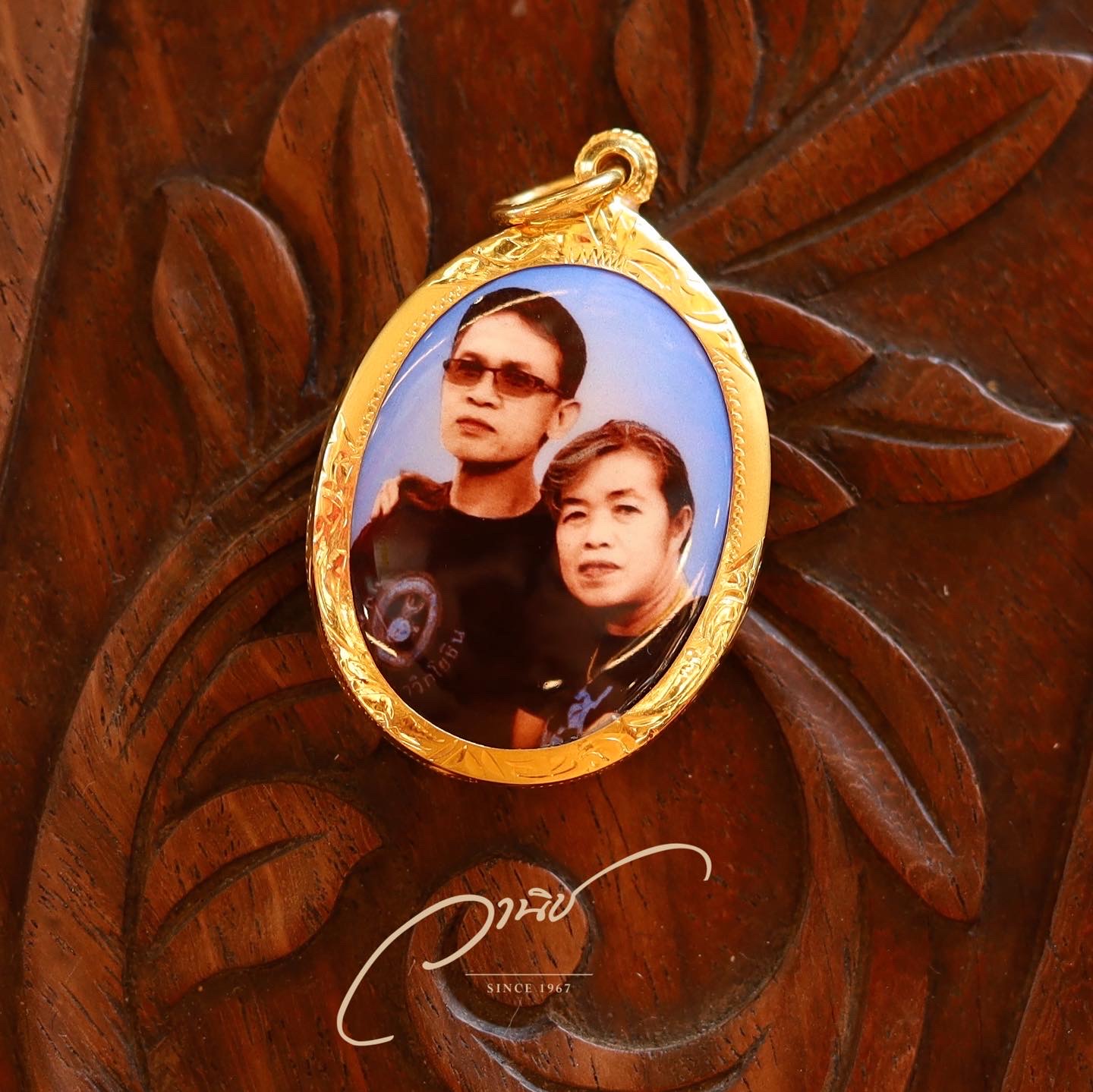 รับทำล็อกเก็ตเลี่ยมกรอบทองคำแท้ By WANICH JEWELRY