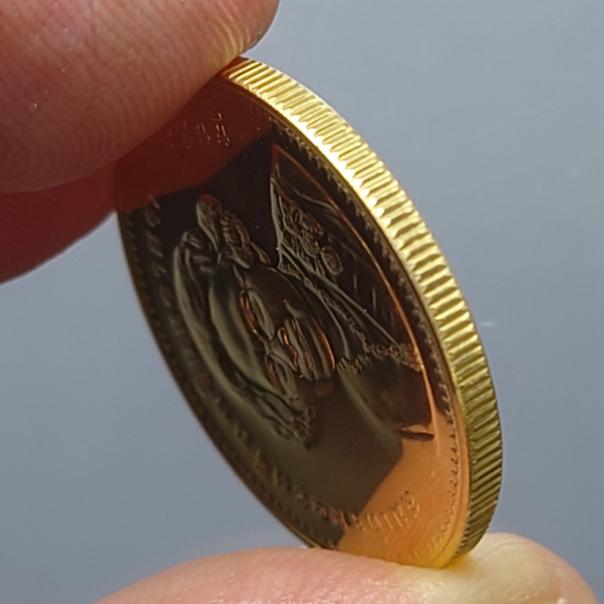 เหรียญทองคำ 1600 บาท (หนัก 15 กรัม) ที่ระลึก ๙ รอบนักษัตร แห่งวันพระราชสมภพ สมเด็จพระศรีนครินทราบรมราชชนนี พ.ศ.2551