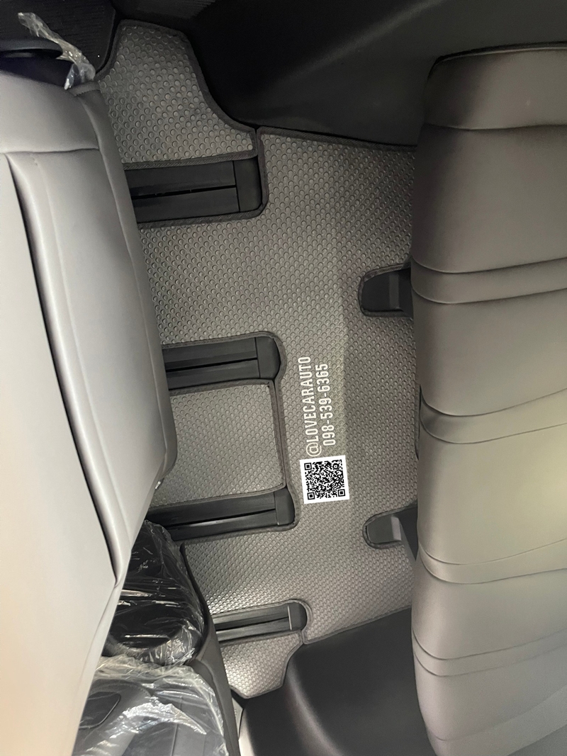 พรมปูพื้นรถยนต์ Mg Maxus7 กระดุมเล็กสีเทา