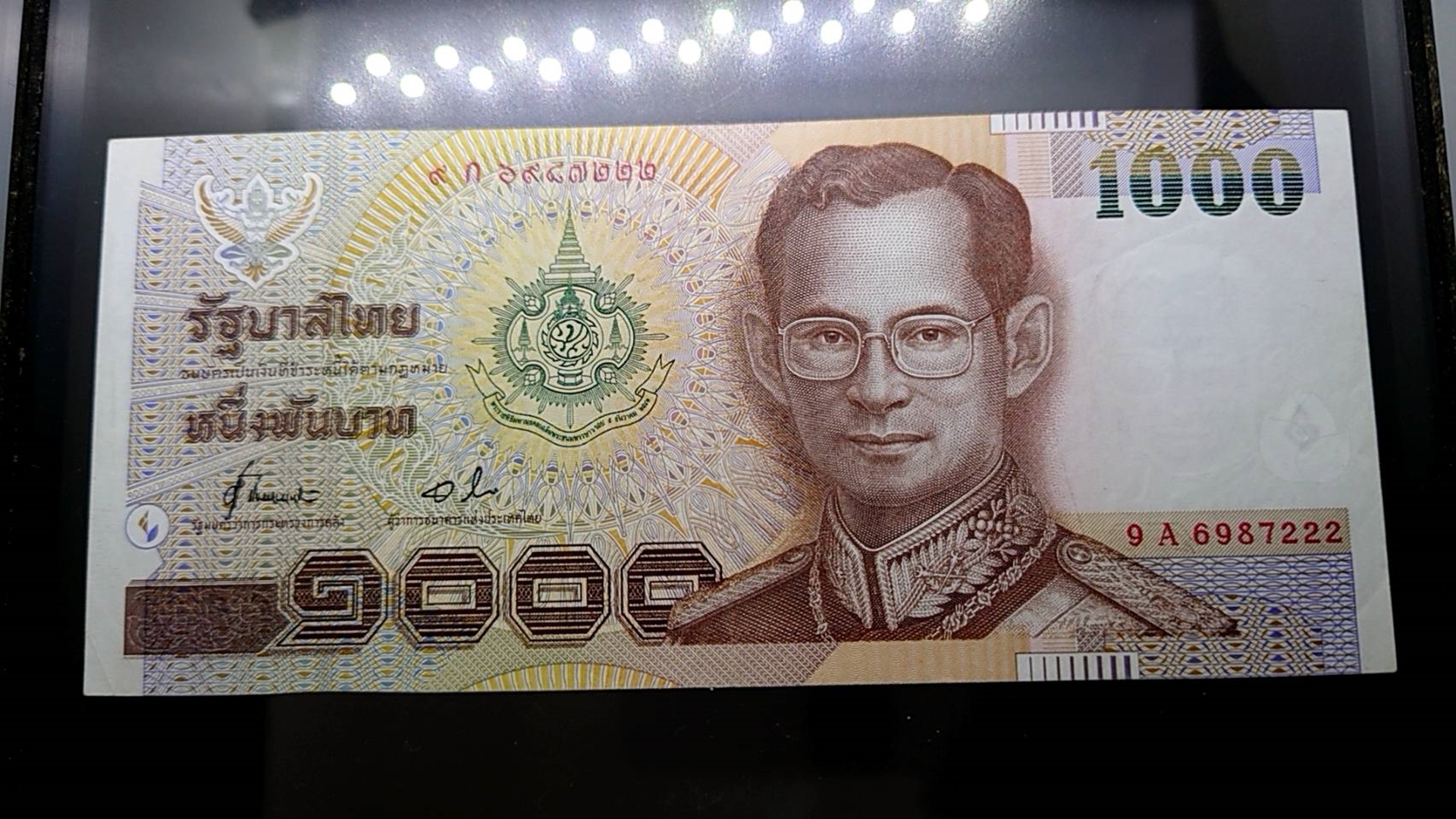 ธนบัตร 1000 บาท แบบ 15 รุ่นที่ระลึก รัชกาลที่ 9 เฉลิมพระชนมพรรษาครบ 6 รอบ (ผลิตน้อยแค่ 1 หมวด) ปี2542 ไม่ผ่านใช้