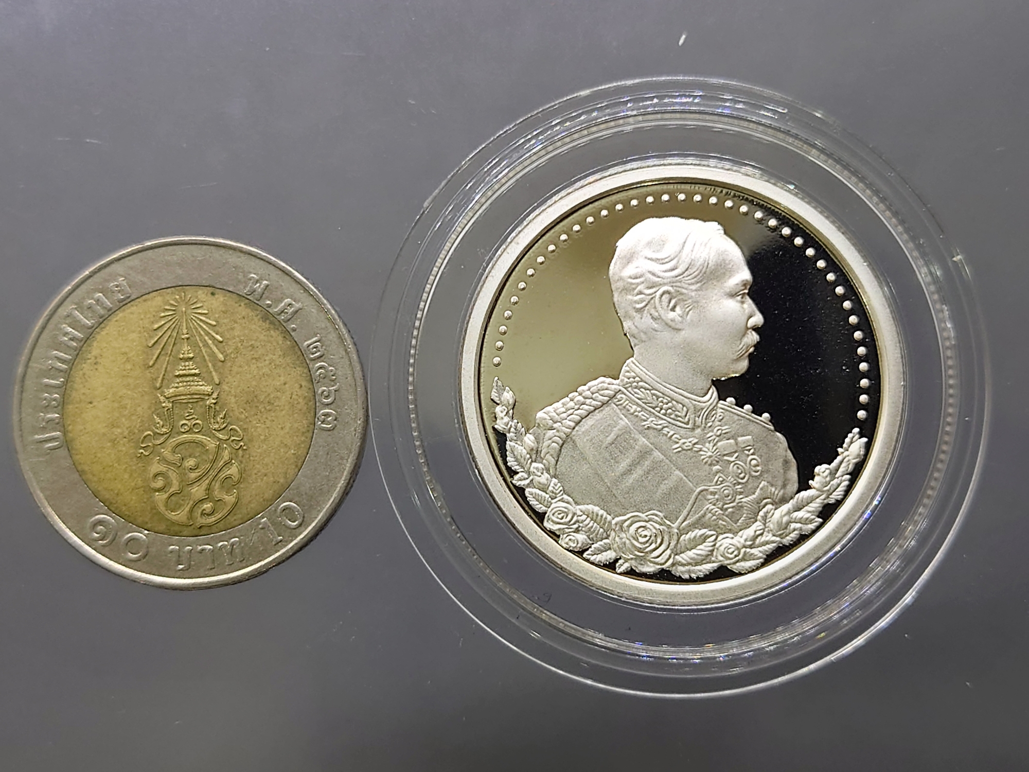 เหรียญพระรูป ร5 รุ่นมหาลาภ หลังยันต์ 12 ราศี เนื้อเงินขัดเงา บล็อกนอก ญสส พุทธาภิเษก วัดพระศรีศาสดาราม ปี2539 พร้อมกล่องหนัง