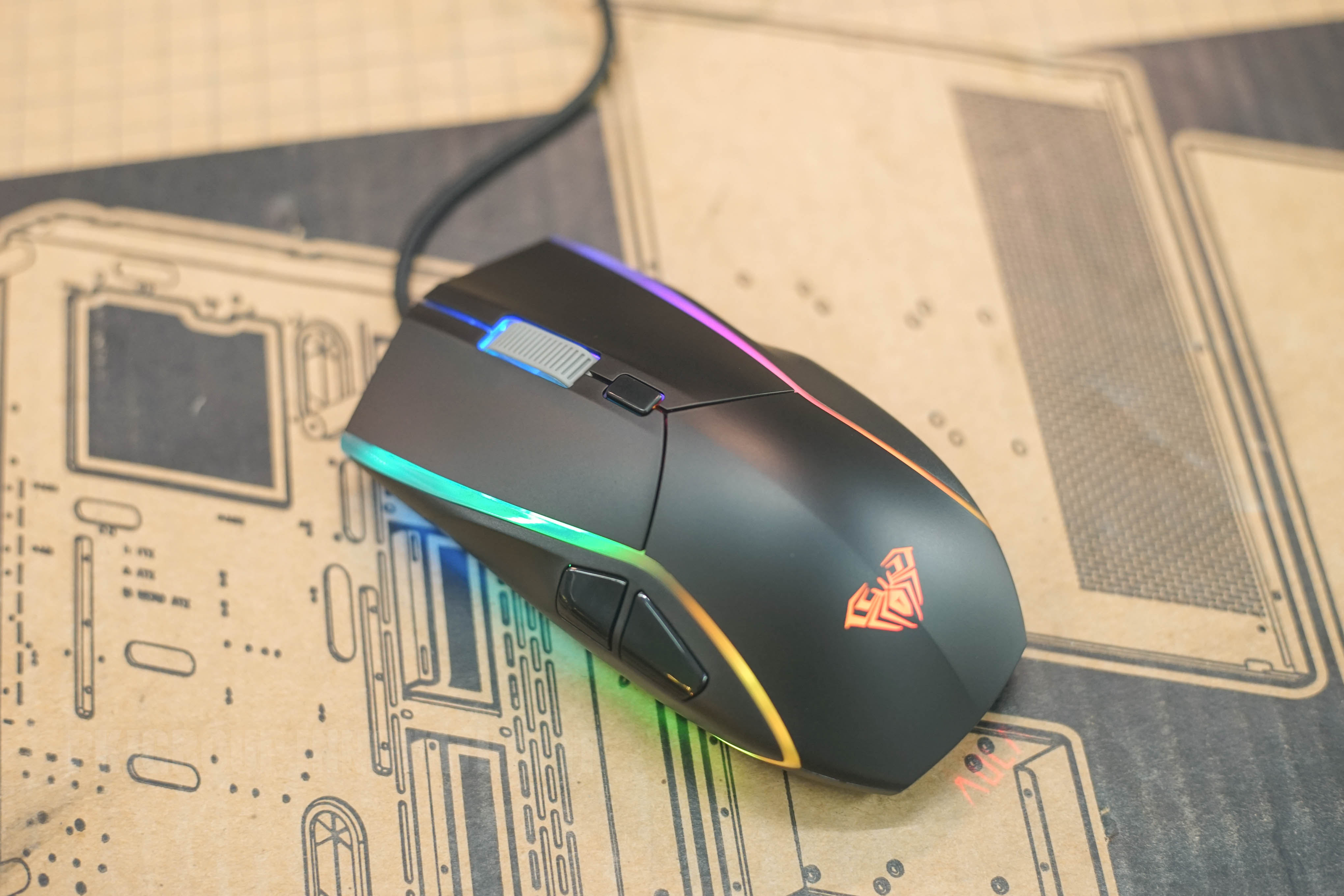 เมาส์เกมมิ่งทรงเรียว Aula F830 Black มี เมาส์เมมโมรี่, Software รองรับ และ DPI สูงสุดถึง 6400