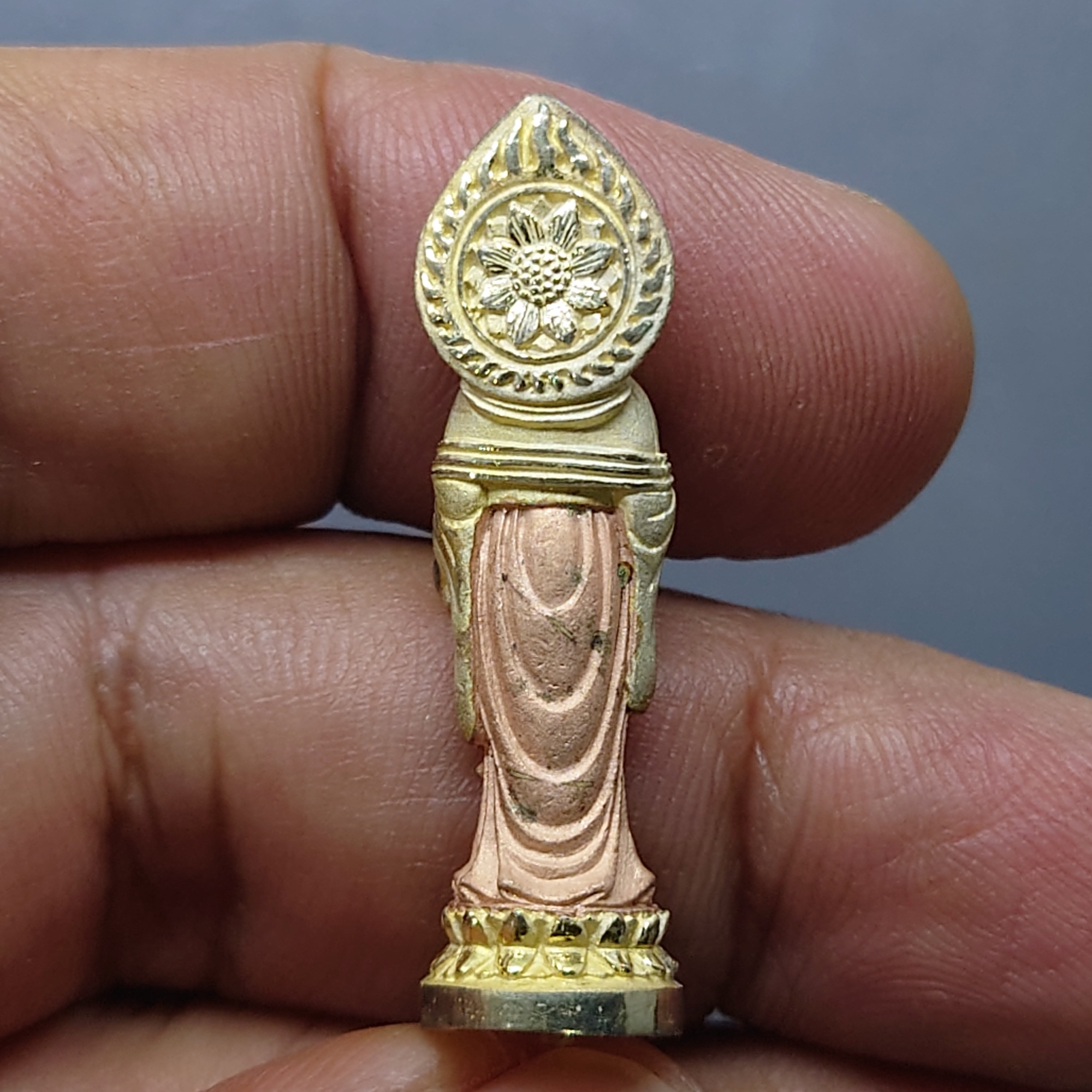 พระโพธิสัตว์อวโลกิเตศวร เจ้าแม่กวนอิม เนื้อเงินสามกษัตริย์ รุ่นฉลองปีกาญจนาภิเษก พิธีพุทธาภิเษก อ.หาดใหญ่ จ.สงขลา ปี2540 พร้อมกล่องเดิม