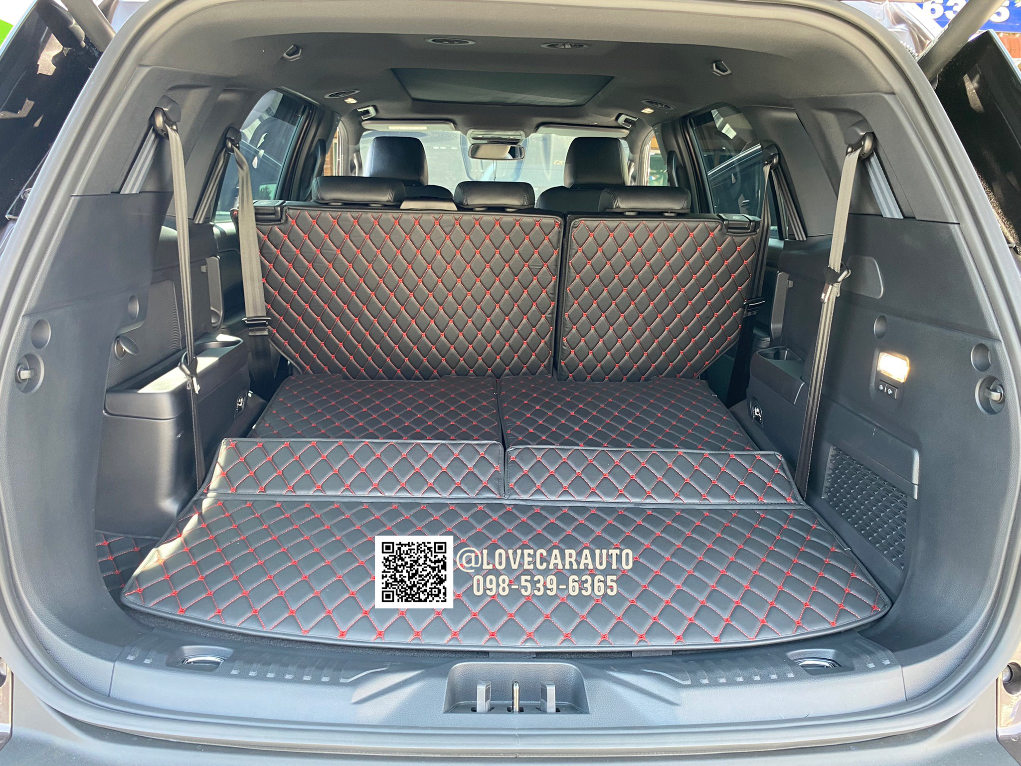 พรมปูพื้นรถยนต์ พรม7D Ford Everest Titanium 2022 สีดำด้ายแดง +ไวนิลเทา