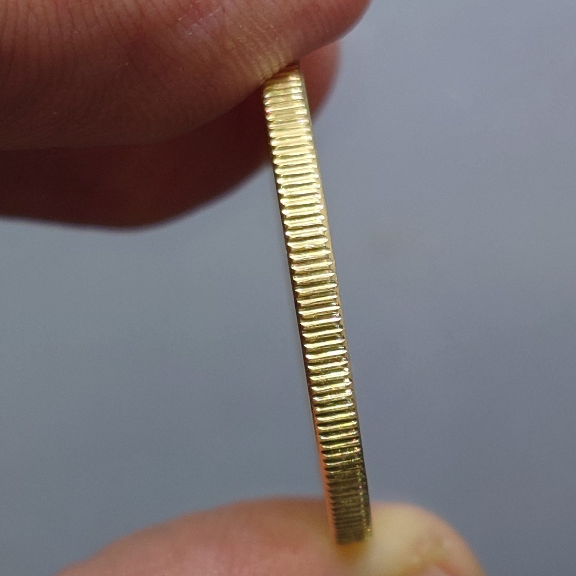 เหรียญทองคำ 6000 บาท ที่ระลึกเฉลิมพระชนมพรรษา 50 พรรษา พระบรมราชินีนาถ พ.ศ.2525 วาระที่นิยม