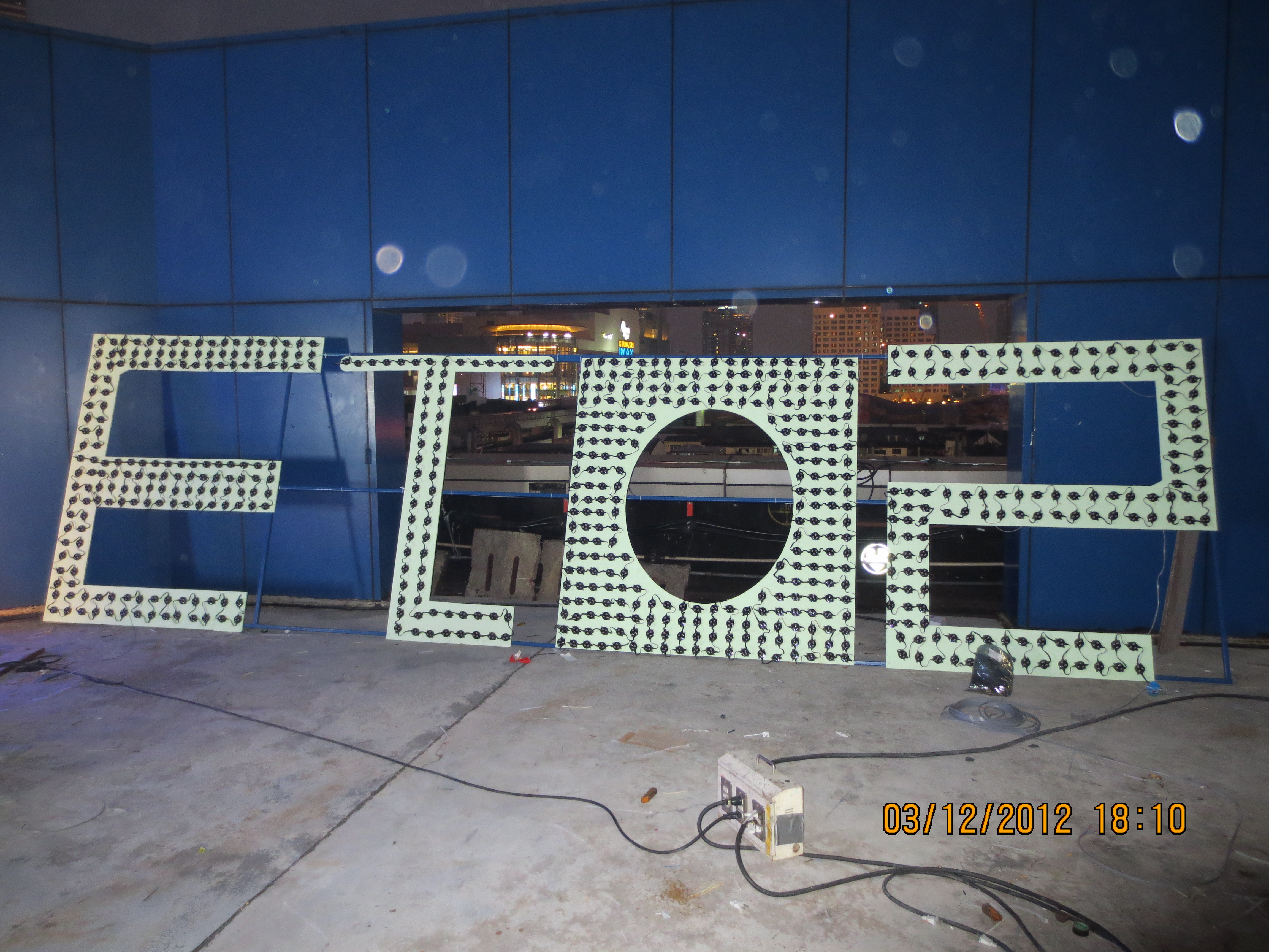 ป้ายไฟปิงปองRGB งานMERRY CHRISTMAS ปี2012 ตึกMBK