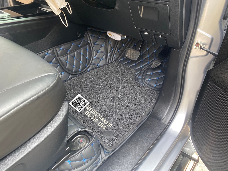 พรมปูพื้นรถยนต์ 7D Isuzu Dmax 4Door 2022 สีดำด้ายฟ้า+ไวนิลดำ