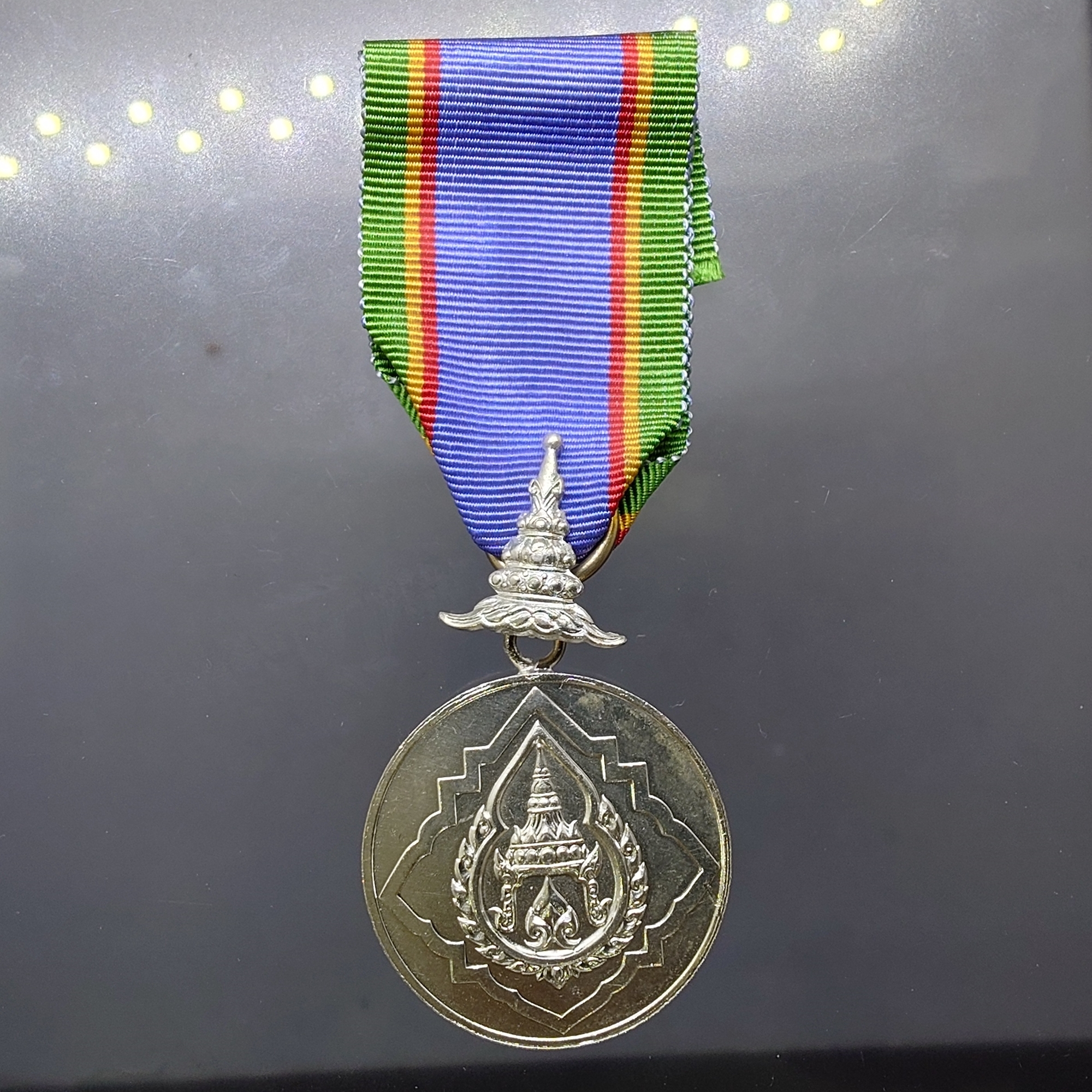 เหรียญเงินมงกุฎไทย (ร.ง.ม.) หลัง จปร ชั้นที่ ๗ พร้อมแพรแถบ และกล่องเดิม แบบชาย