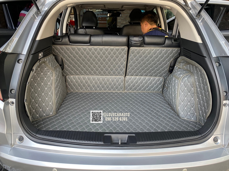พรมปูพื้นรถยนต์ 7D Honda HRV 2018 สีเทา + กระดุมเล็กดำ