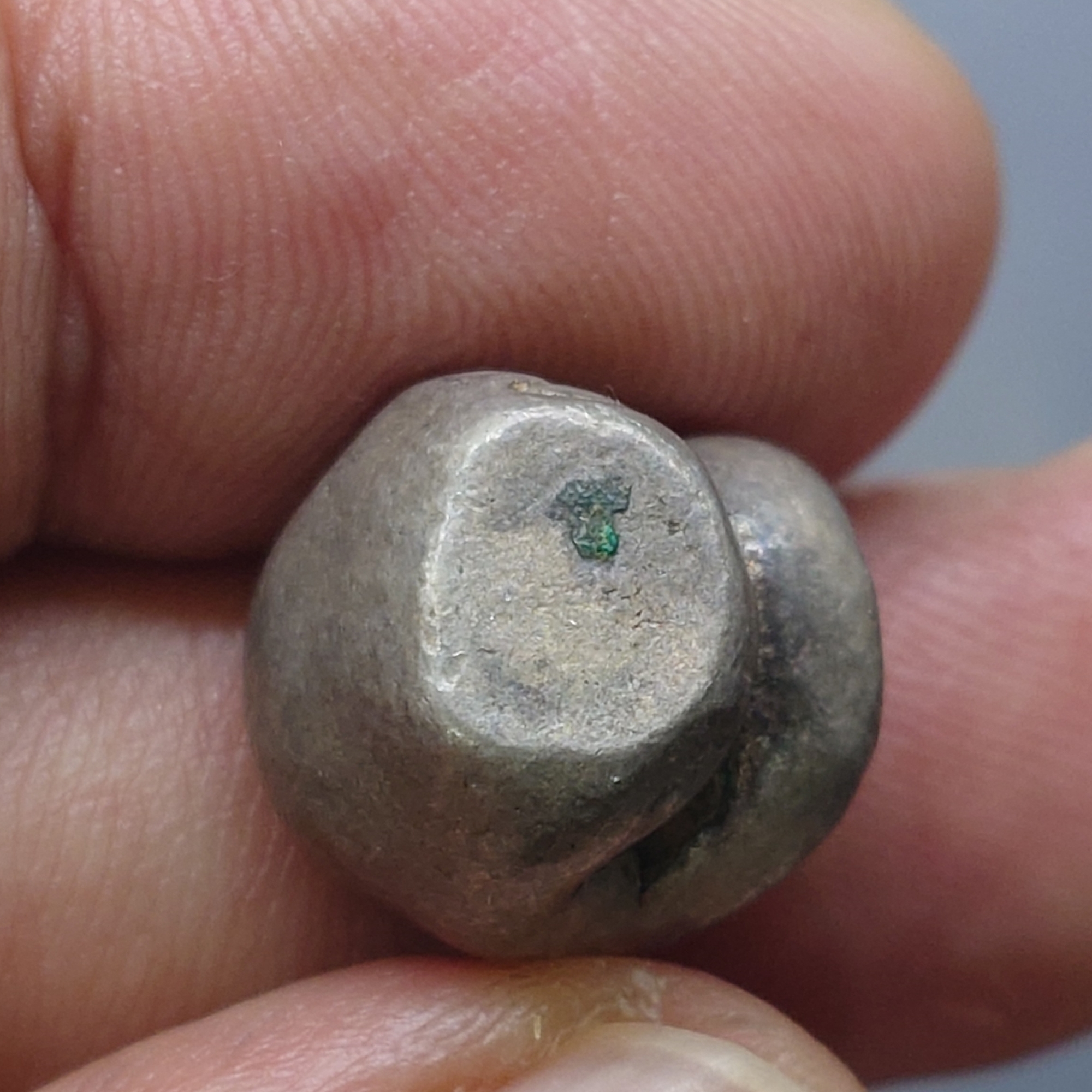 พดด้วง ขนาด 1 บาท ตราบัวยันต์ สมัยอยุธยา สภาพสวย