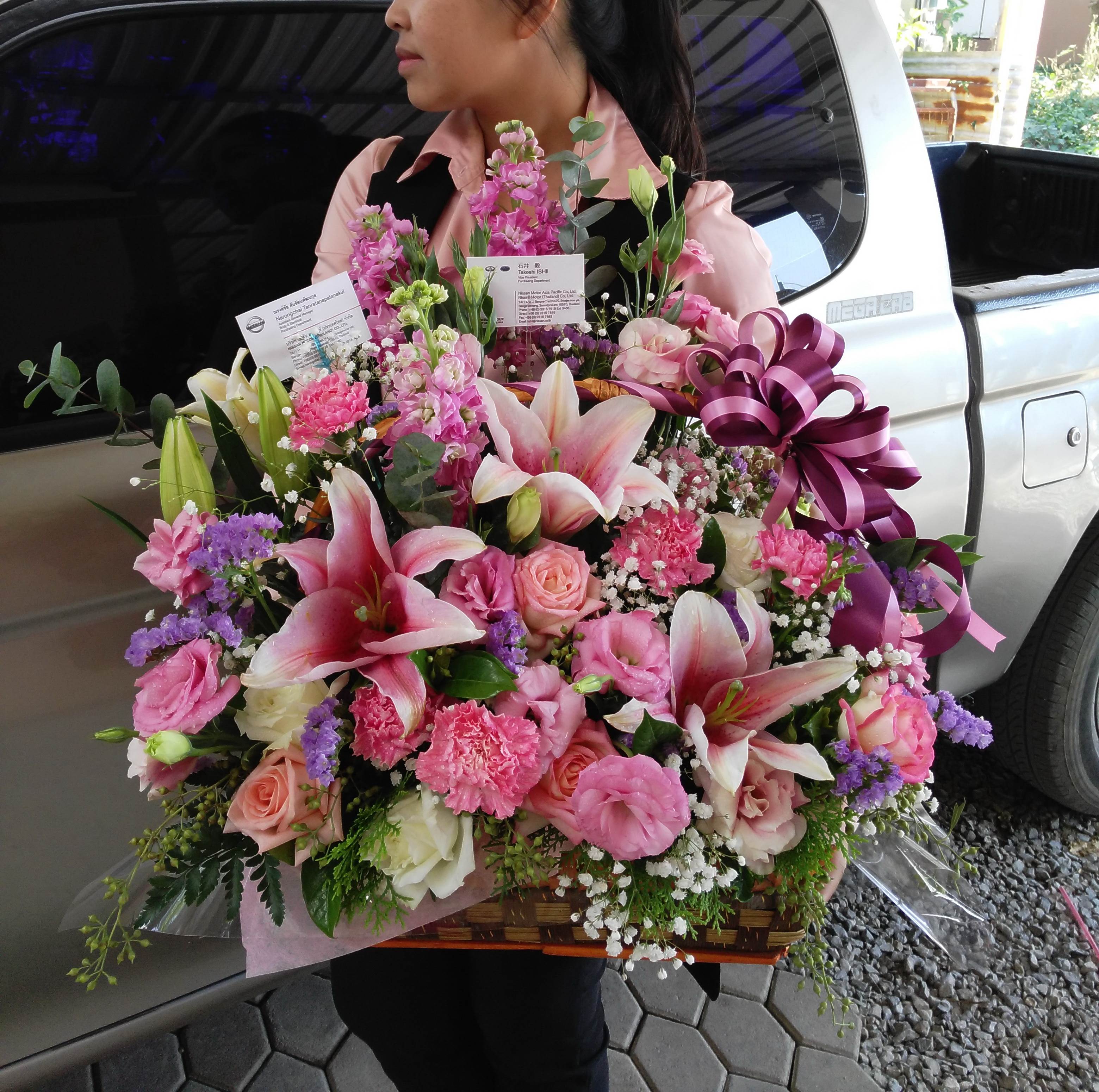 กระเช้าดอกไม้สด