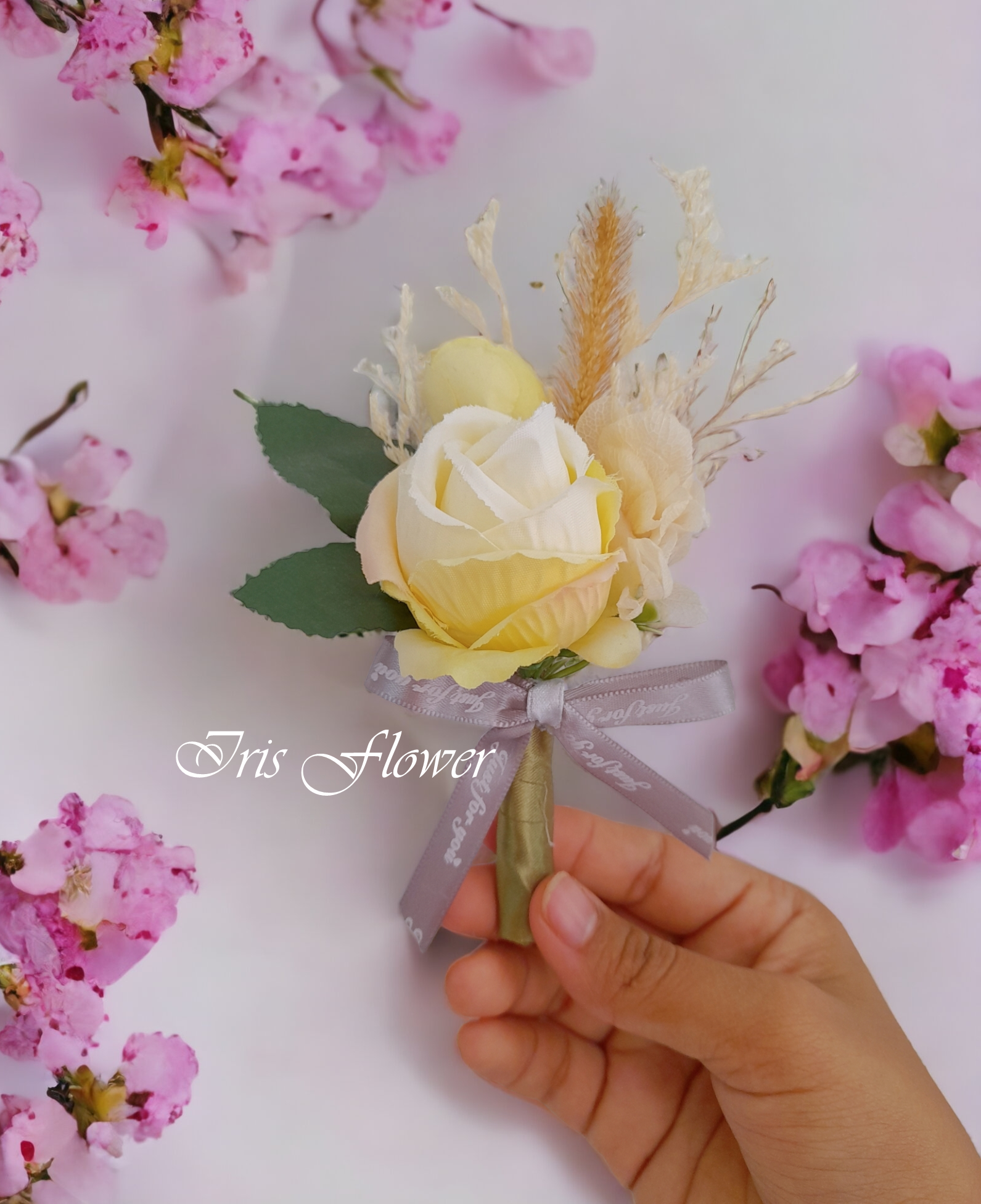 เข็มกลัดดอกไม้ สีเหลือง (ดอกไม้ประดิษฐ์)