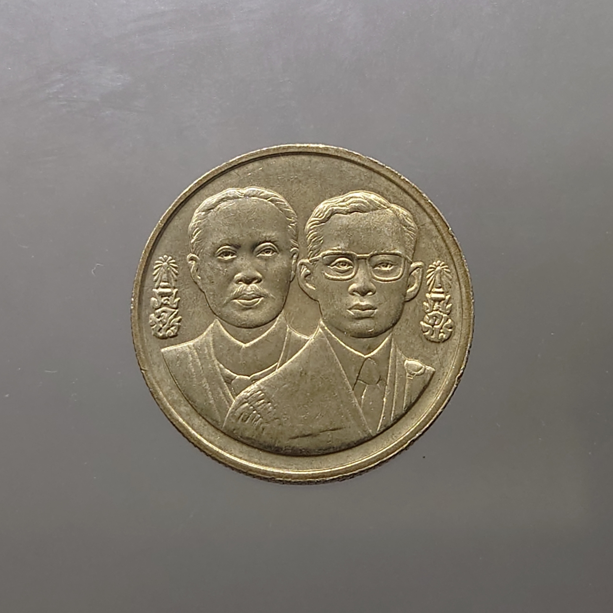 เหรียญ 2 บาท 100 ปีการสถาปนาสถาบันอัยการ ไม่ผ่านใช้