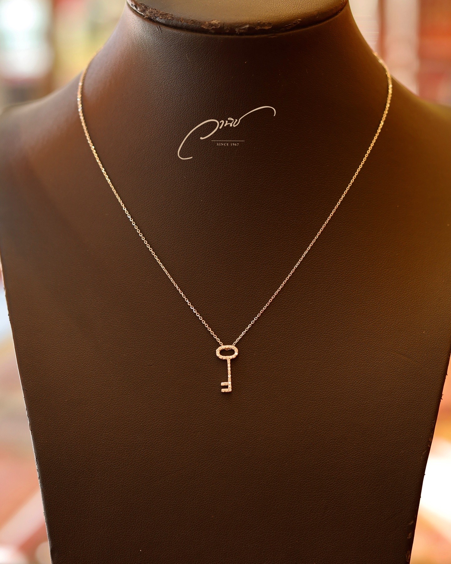 สร้อยคอทองคำขาว 14k พร้อมจี้กุญแจ