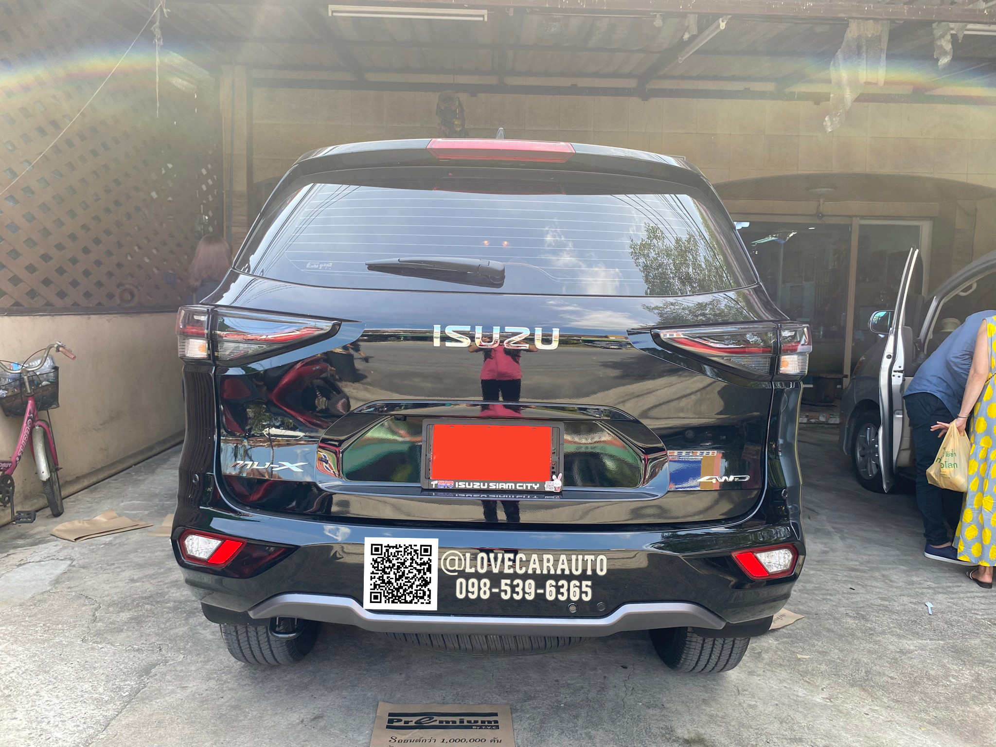 พรมปูพื้นรถยนต์ 6D Isuzu Mux 2022 สีดำด้ายดำ +ไวนิลสีน้ำตาล