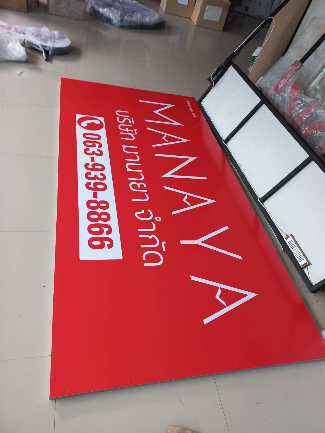 ป้ายพิมพ์ลงแผ่นยึดติดโครงเหล็กงาน MANAYA