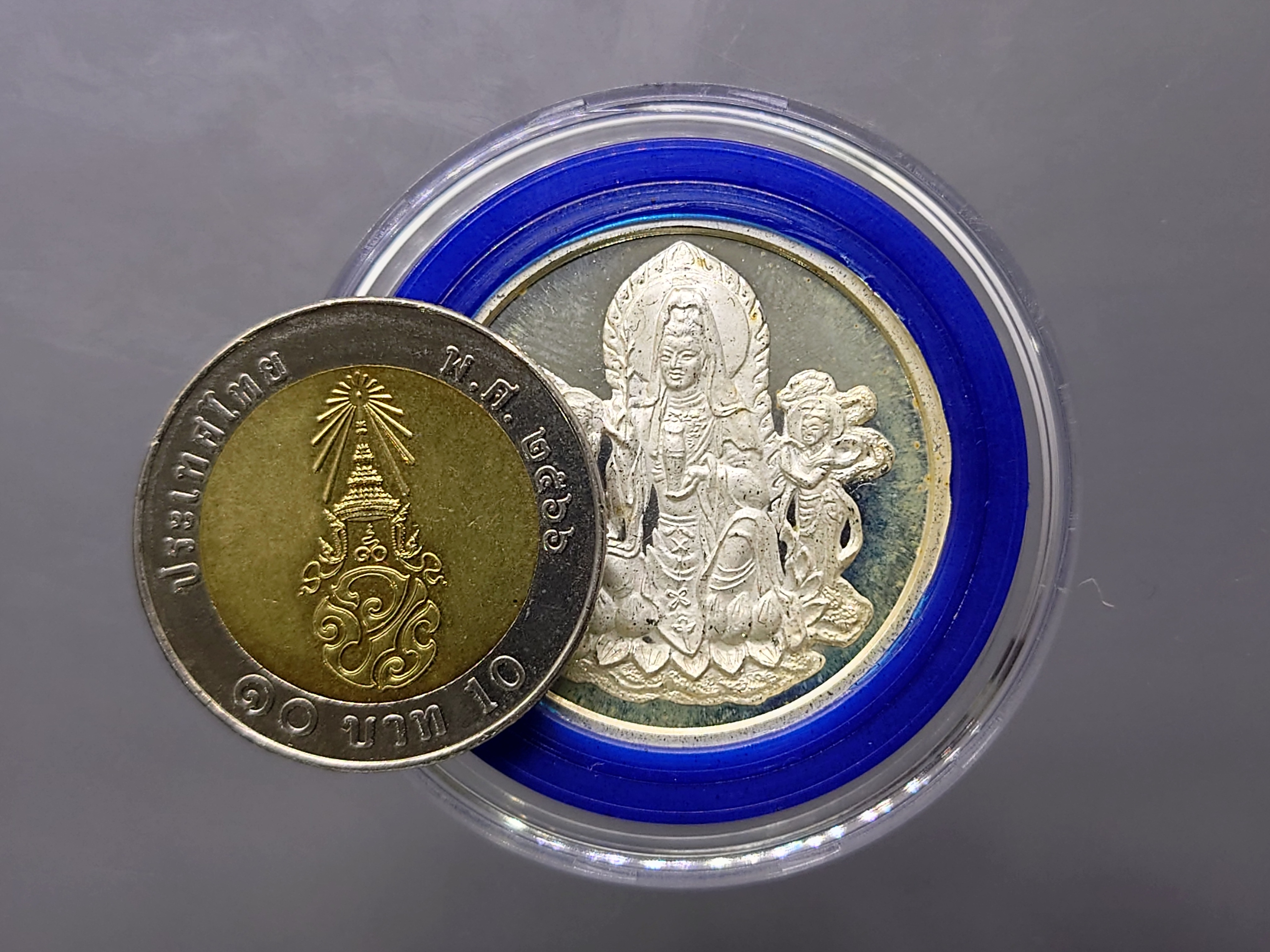 เหรียญพระโพธิสัตว์กวนอิม หลังมังกร เนื้อเงิน วัดหัวลำโพง พ.ศ.2537 พร้อมตลับเดิม