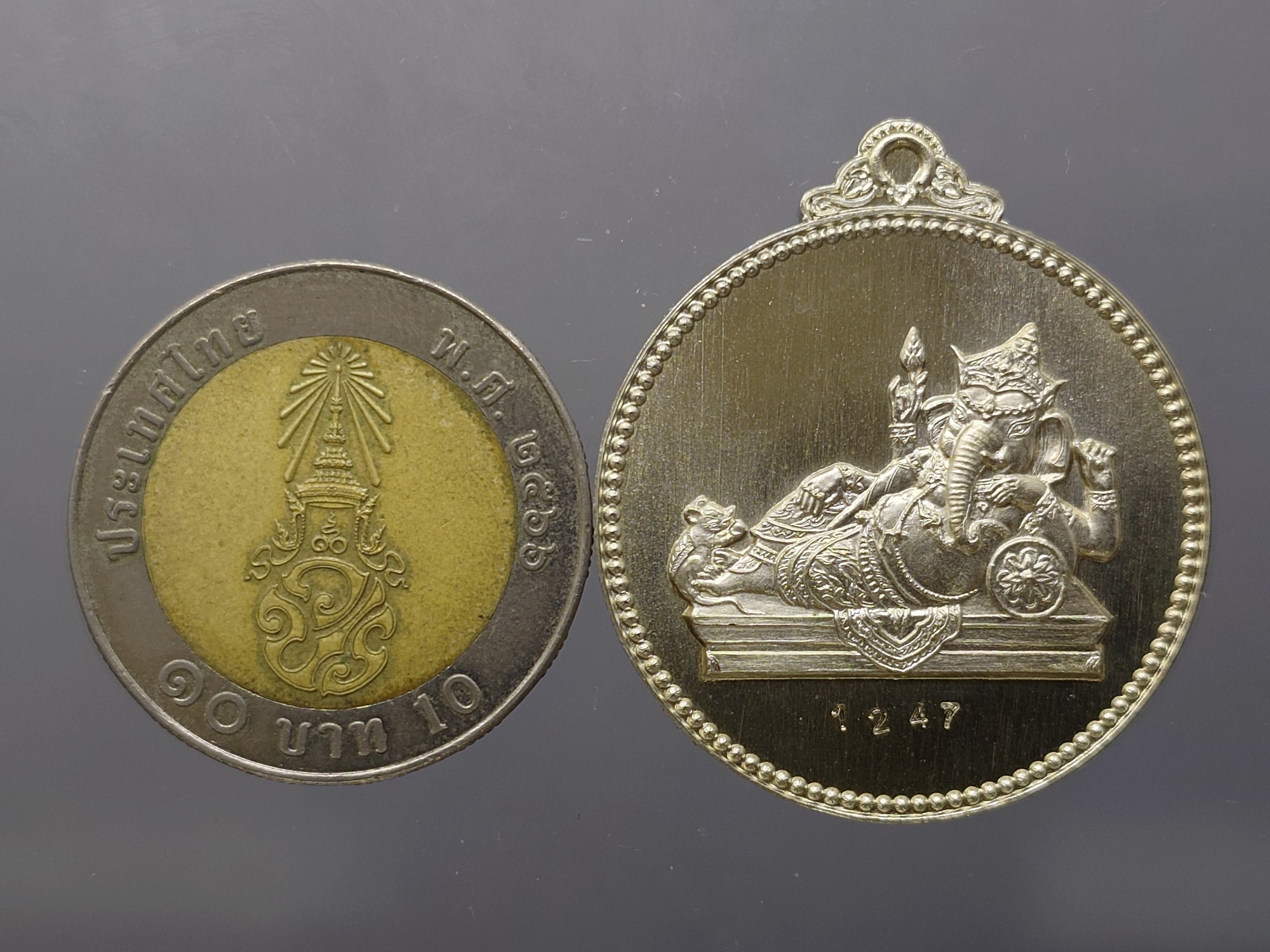 เหรียญพระพิฆเนศ "ไสยาสน์คเณศ" เนื้ออัลปาก้า รุ่น เสวยสุข วัดสมานรัตนาราม ปี2559 พร้อมตลับเดิม