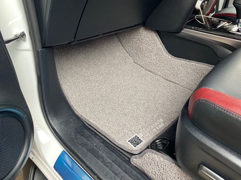 พรมดักฝุ่นToyota Fortuner 2023 สีเทาขอบเทา