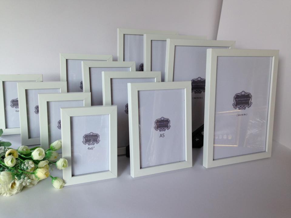 กรอบสีขาวเรียบโมเดล A5