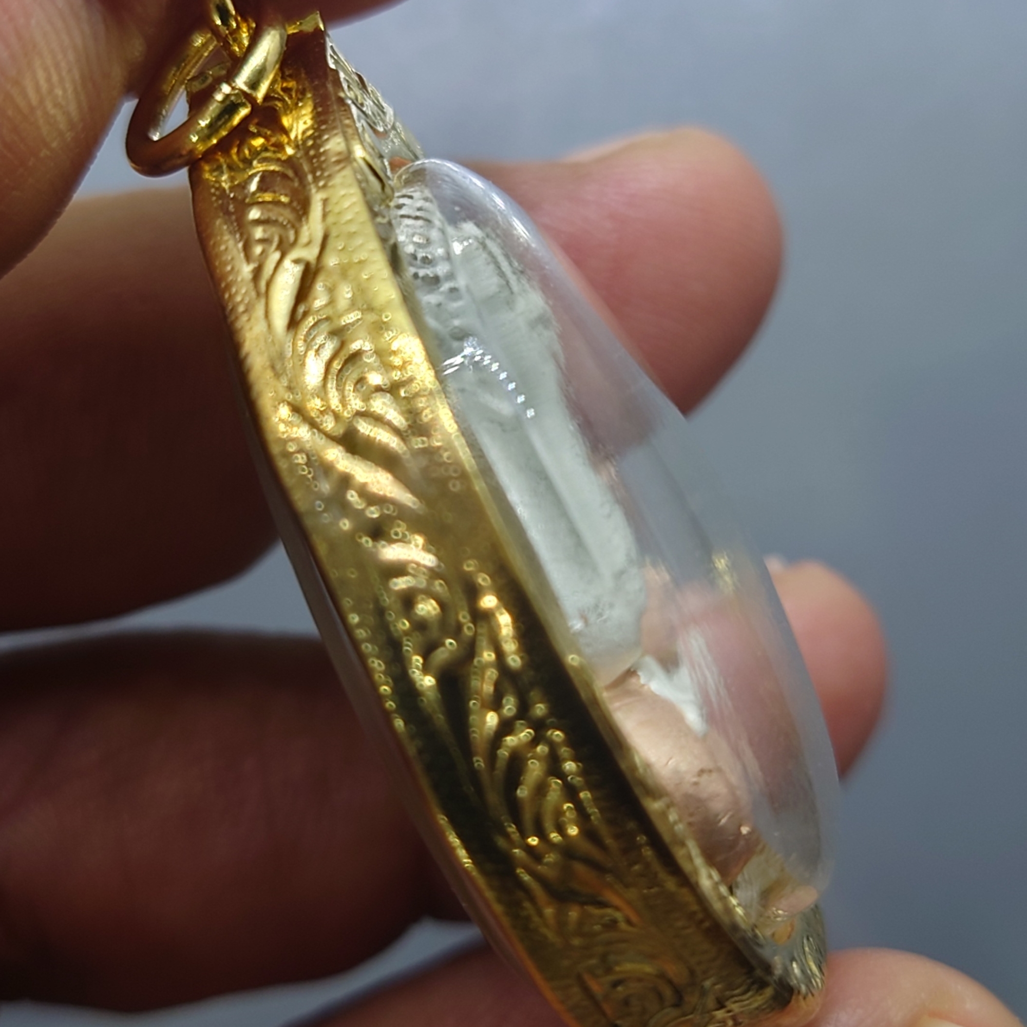 พระปิดตาโภคทรัพย์ เนื้อโลหะชุบสามกษัตริย์ ที่ระลึกฉลองwระชนมายุ 84 พรรษา ญสส วัดบวรนิเวศวิหาร ปี 2540 พร้อมเลี่ยมกรอบทองไมครอน กล่องเดิม